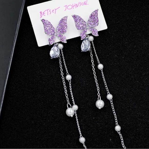 Adorable Butterfly Earrings  - Picture 2 of 2